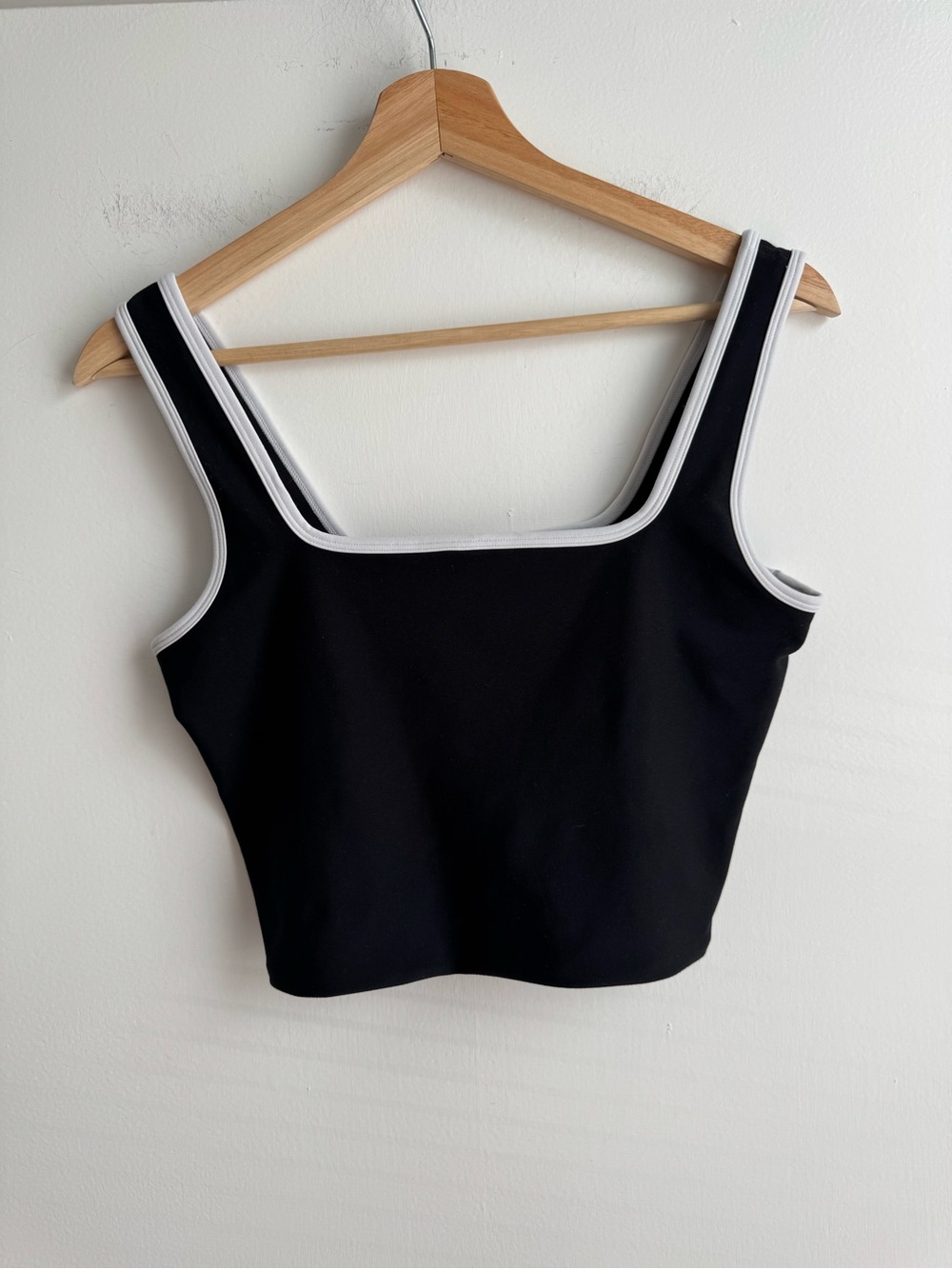 Abercrombie & Fitch YPB two-tone athletic black cropped tank top with white trim